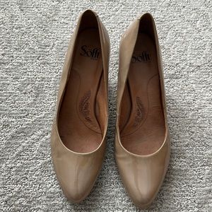Soft shoes size 10, medium tan 2 1/2 inch heels